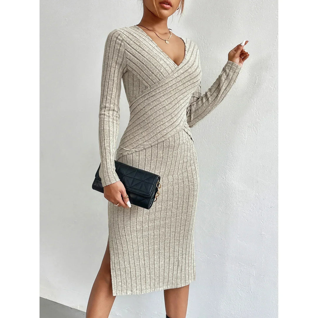Clara - Timeless Elegance With A Touch Of Simplicity Dress Valrynlondon